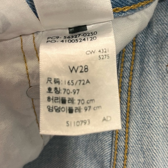 Levi's Women's Premium 501 Original Shorts - Picture 14 of 15